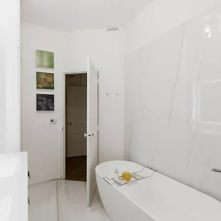 The Parisian Salon Appartement
