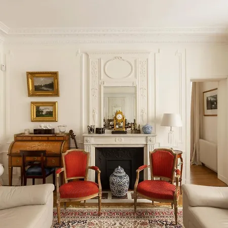 The Parisian Salon Appartement
