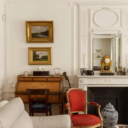 The Parisian Salon Appartement