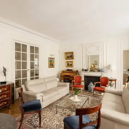 The Parisian Salon Appartement *